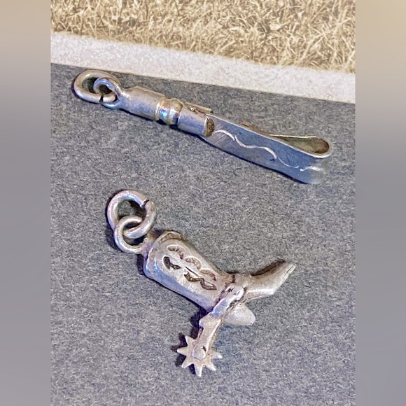 4 Vintage Southwest theme Pendant Charms including Guitar, Cowboy Boot, & Pipe - Picture 11 of 16
